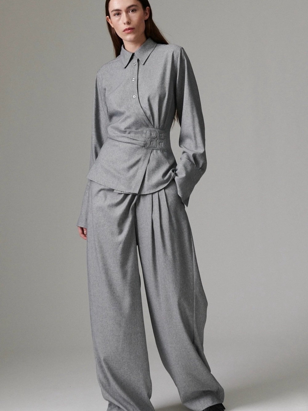 Day Sculpted Gray Button-Up Shirt with Draped synched Waist Detail smart casual - Picture 2 of 6